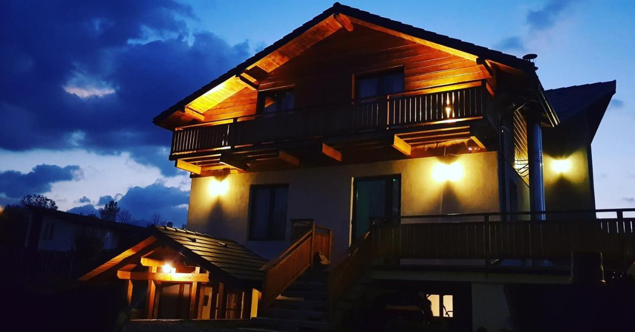 Villa Swiss Sacele Exterior photo